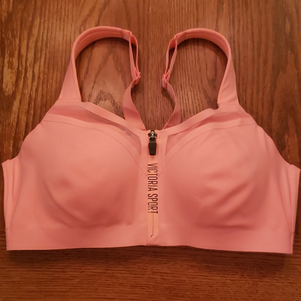 VS Incredible Knockout Sports Bra 36D